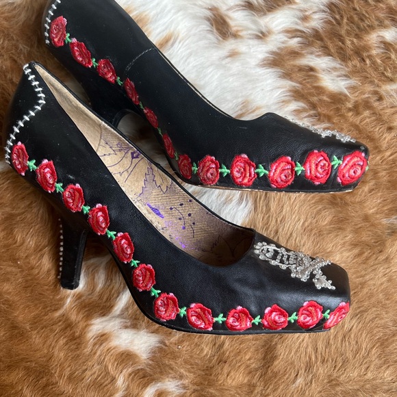 Chinese Laundrie skull and crossbones pumps with beads - Picture 2 of 3